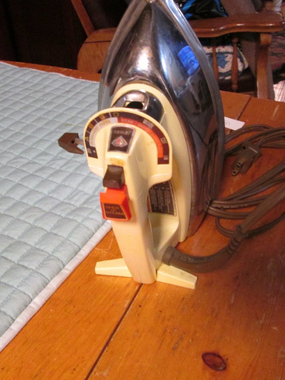 Vtg Harvest Gold shout of steam self clean Iron Sunbeam